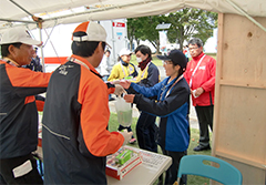 昼食弁当の配布(北上会場)