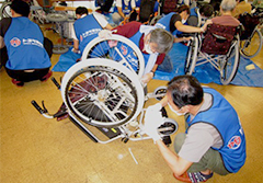 車いすについた細かい汚れを除去