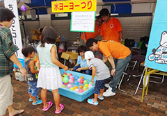 お子さんへ笑顔の接客