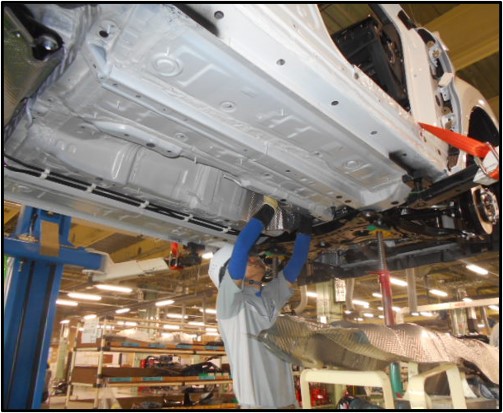 車両組立（床下）